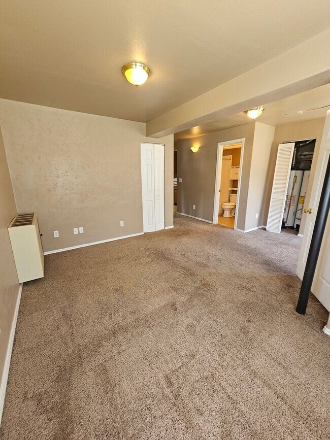 Foto del edificio - $1111 | 1BR/1BA | Cozy Lower Duplex Unit i...