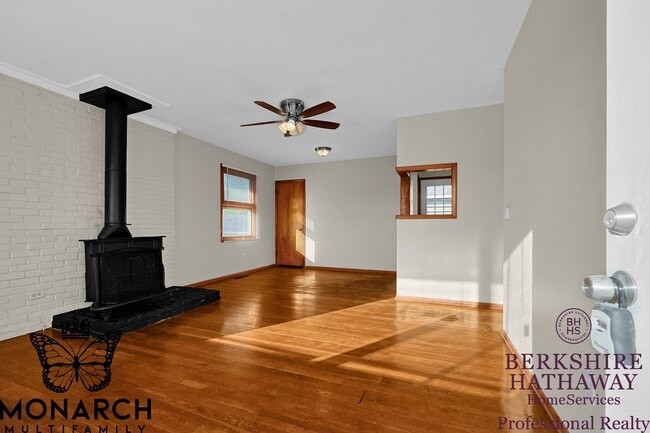Building Photo - 3 Bedroom Remodeled Home