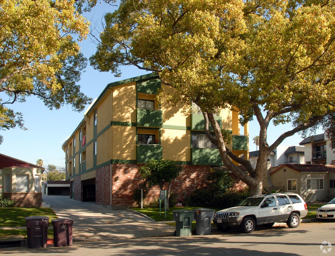 Primary Photo - 1527 Rock Glen Ave