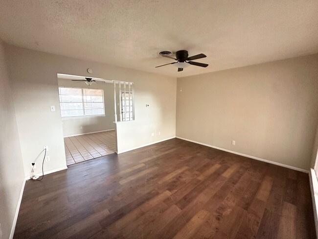 Building Photo - 3 Bed 2 Bath Ready To Rent ASAP!