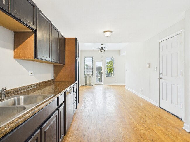Foto del edificio - 5003 S Prairie Ave