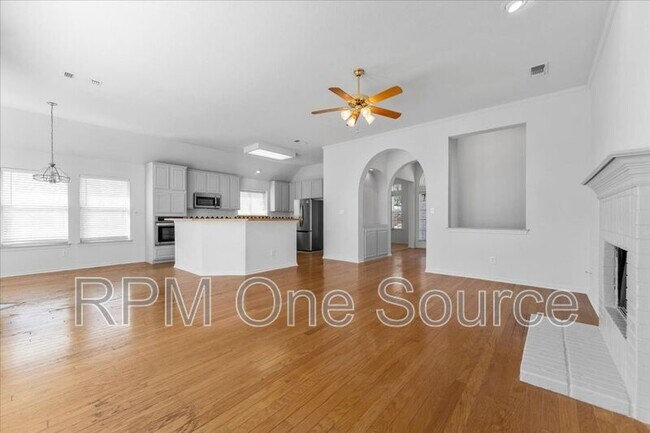 Building Photo - 8408 Falconet Cir