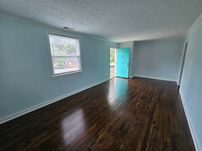 Foto del edificio - Newly Renovated 3BR/1BA Home - West End - ...