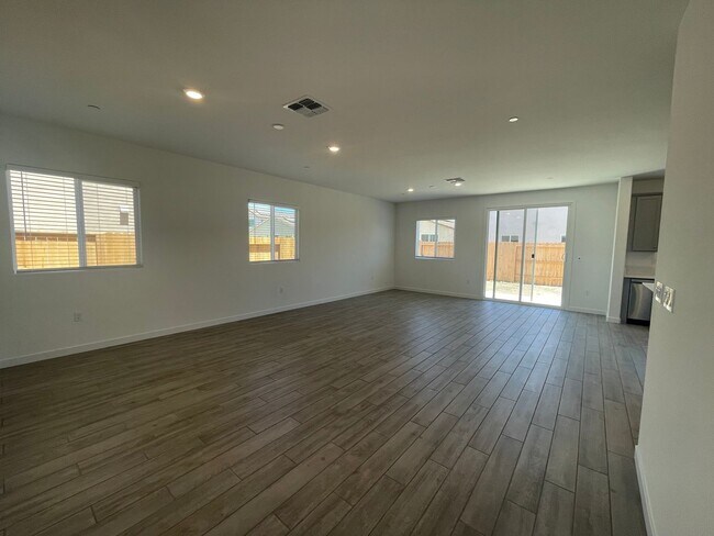 Foto del edificio - Brand New 4br/2.5ba with separate 1br apt ...