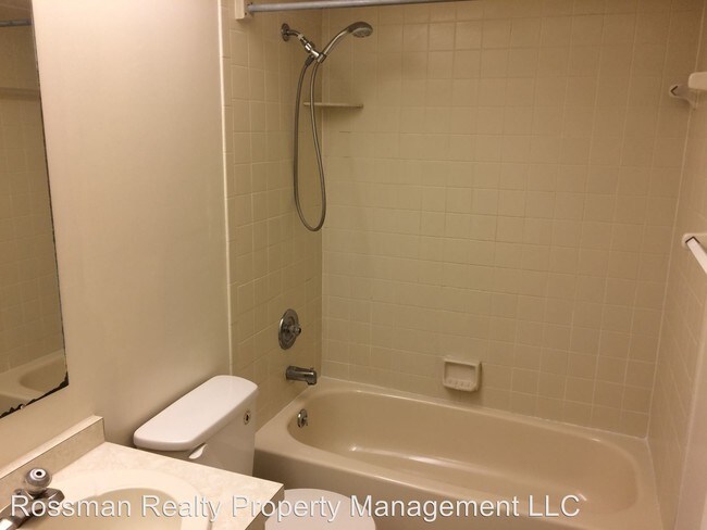 Foto del edificio - 1 br, 1 bath Apartment - 405 NE 25th Ave