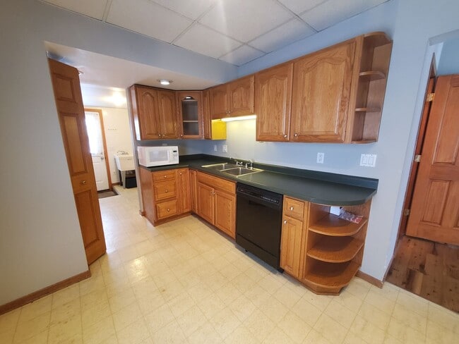 Building Photo - 2 Bedroom Single Family Ranch