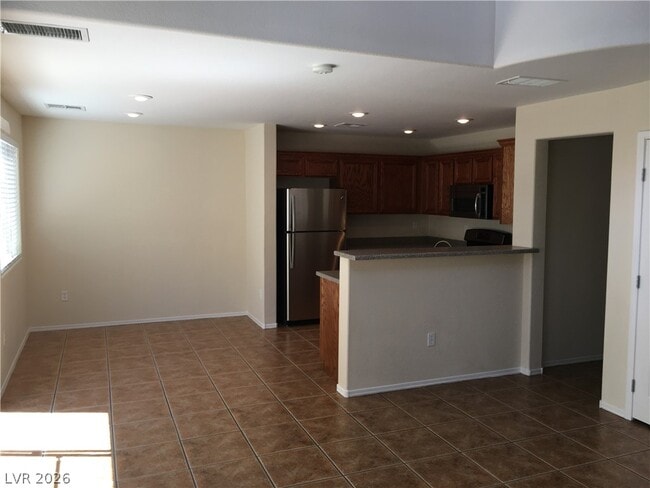 Building Photo - 9933 Carrizo Springs Ave