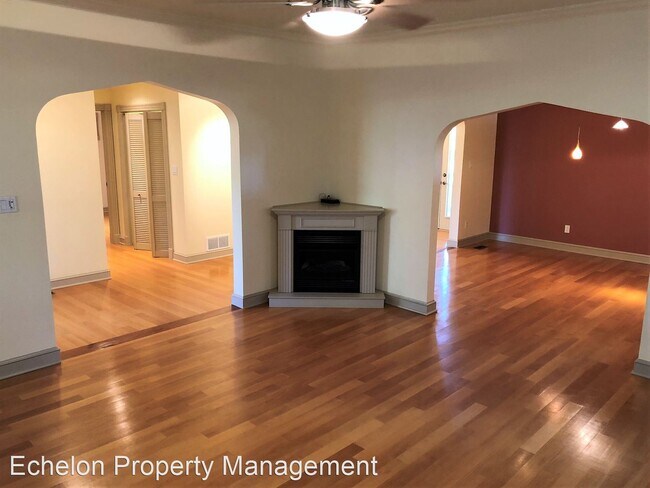 Building Photo - 2 br, 2.5 bath House - 812 N Broadway