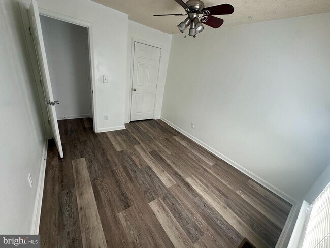Foto del edificio - 205 Sterling Ct