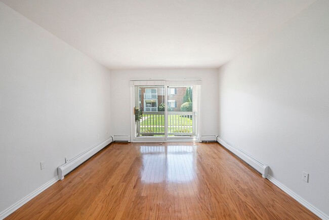 Building Photo - 2440 Parmenter Blvd