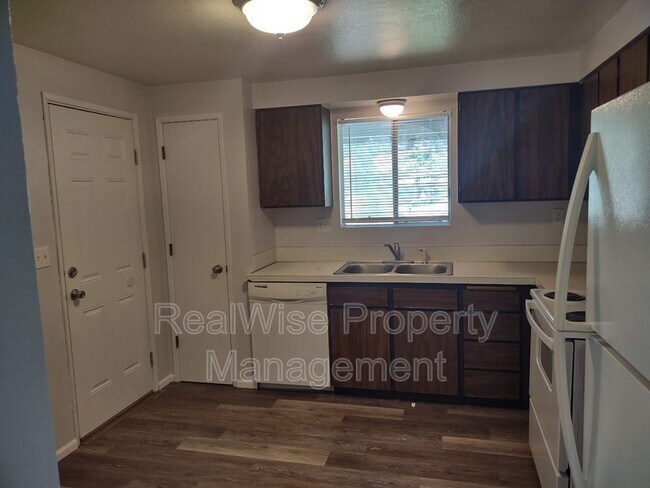 Building Photo - 261 La Mar St
