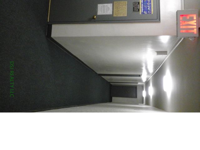 Building Photo - 8625 Van Wyck Expy