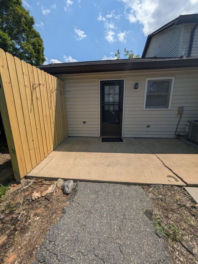 Foto principal - 2BD/1B End Unit at Northtowne Heights