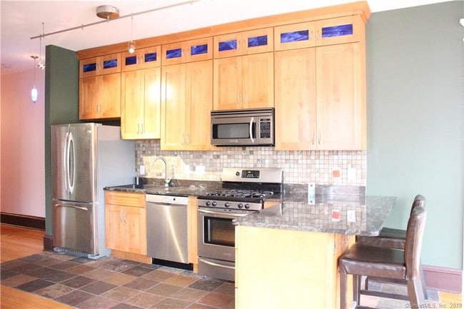Building Photo - 548 Orange St