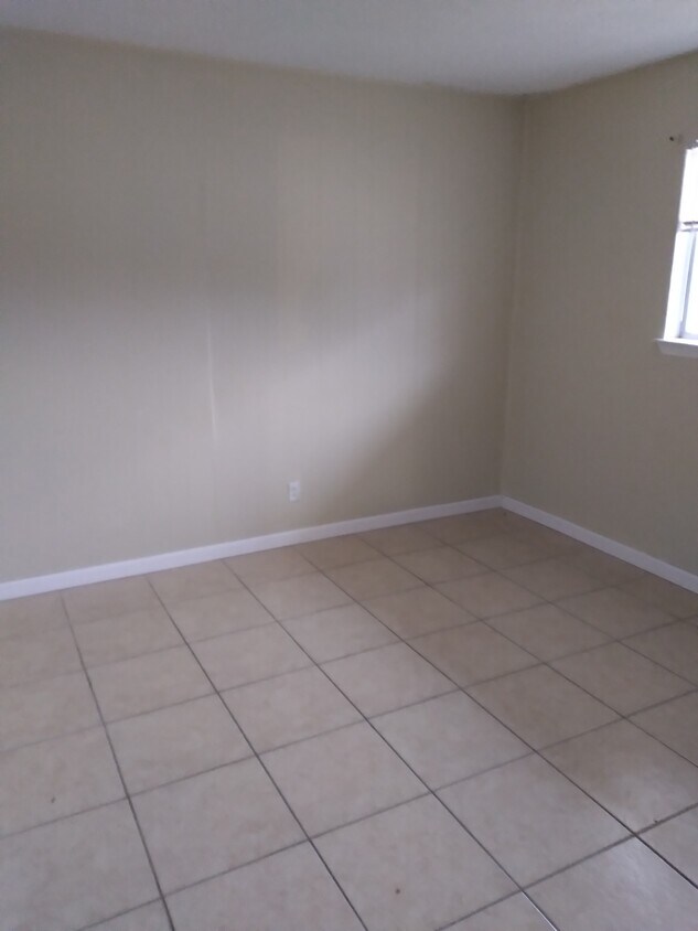 Building Photo - College Park Apartment