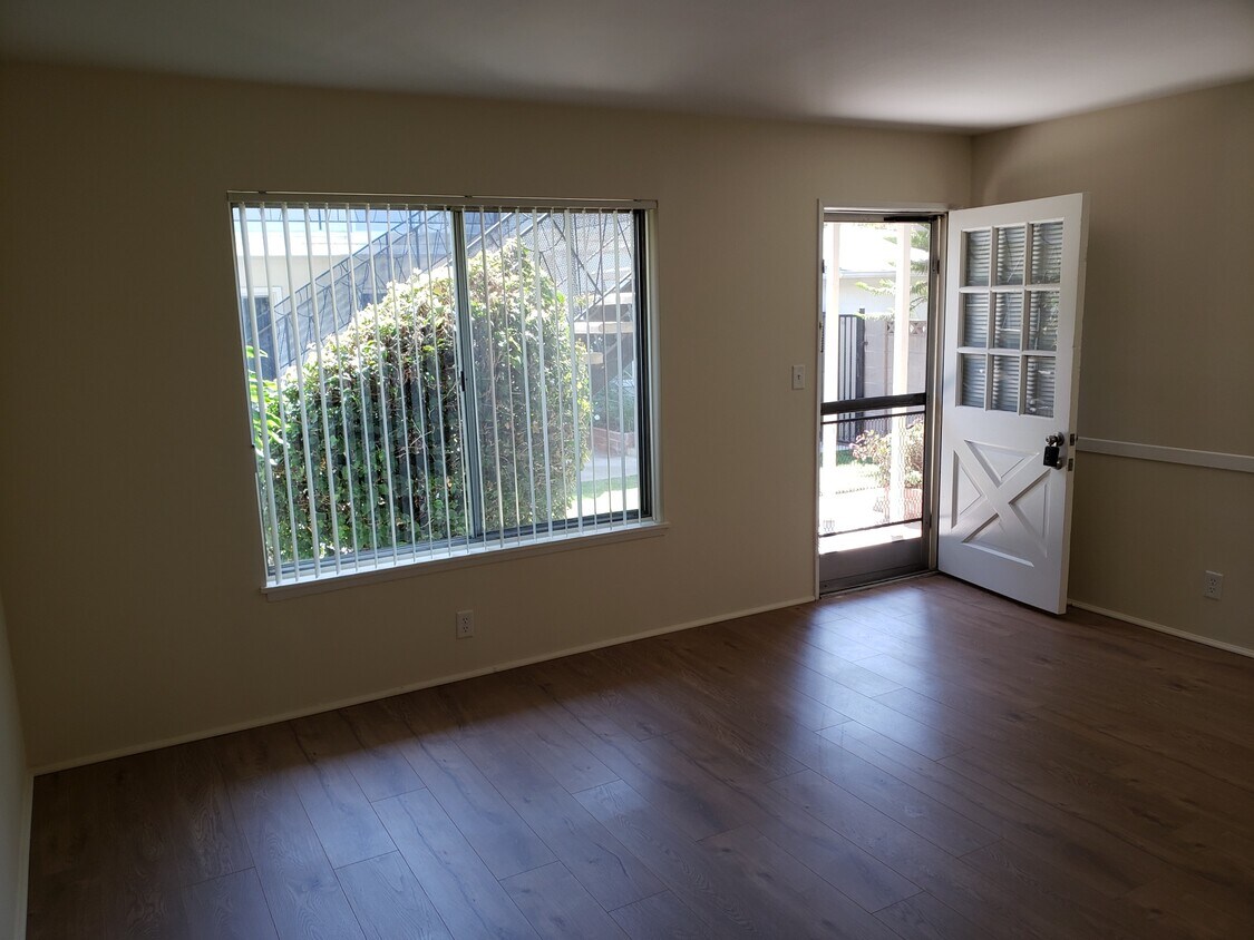 Building Photo - 1423 9th St