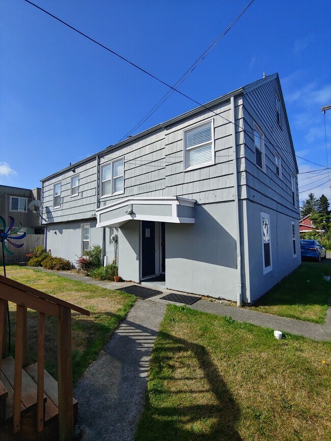 149 17th St S Unit Apt 4, Long Beach, WA 98631 Apartments in Long