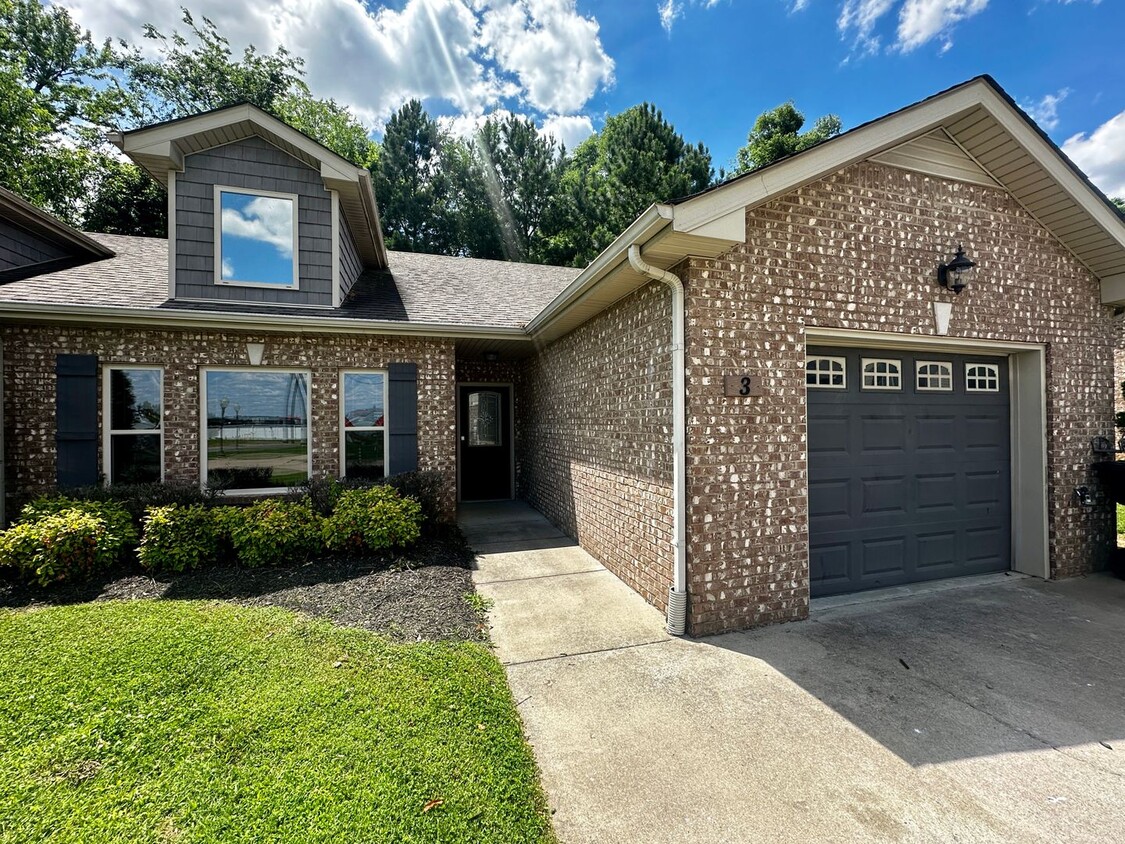 Primary Photo - Cozy 2 bedroom home in Clarksville