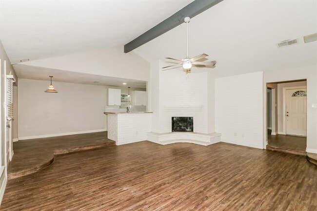 Foto del edificio - 15631 Cascade Point Dr