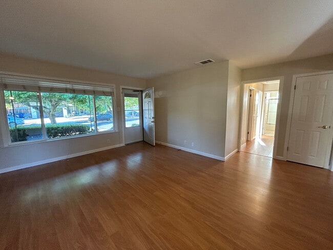 Foto del edificio - Charming Concord Gem! 3?Bed/2?Bath Single-...