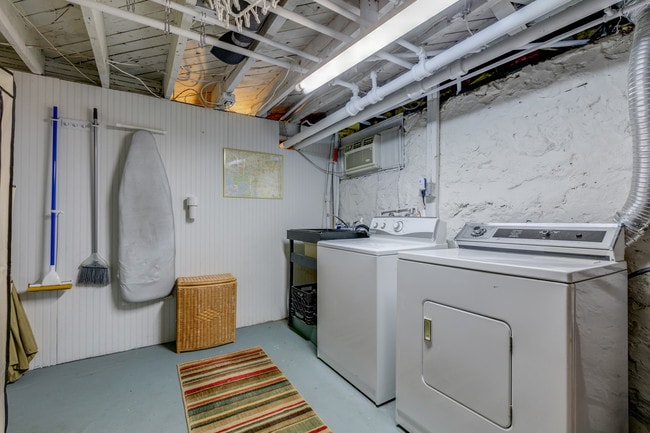 Lavandería y almacenamiento privados - 4411 38th St NW
