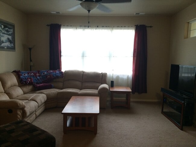 Building Photo - 6603 W 3rd St