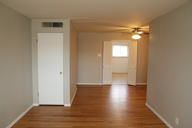 Building Photo - 1111 Indian Trails Dr