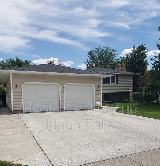 Building Photo - 2835 Balboa Dr