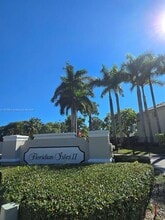 Building Photo - 1030 NE 41st Pl