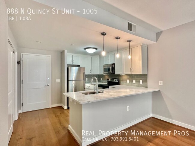 Building Photo - Bright and Beautiful Ballston Condo!