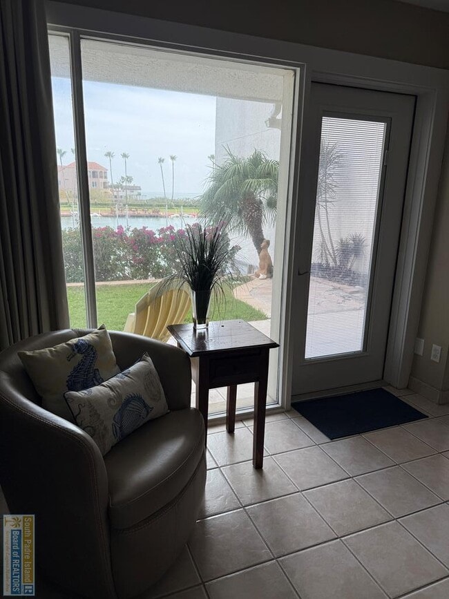 Foto del edificio - 6201 Padre Blvd