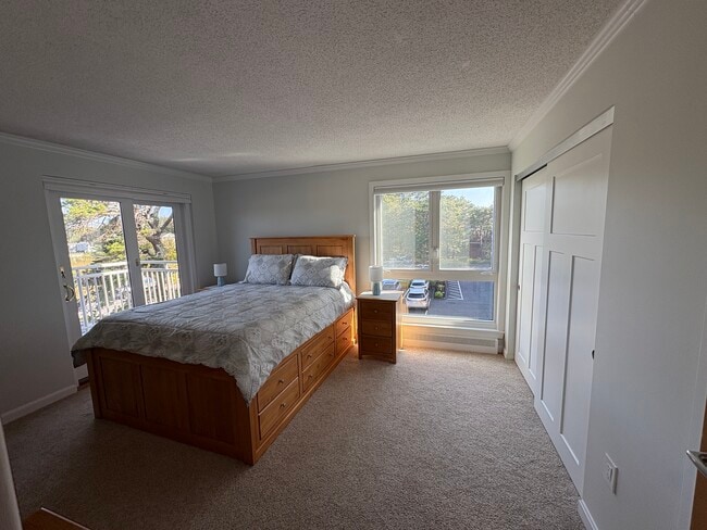 Queen BR - 219 E Grand Ave