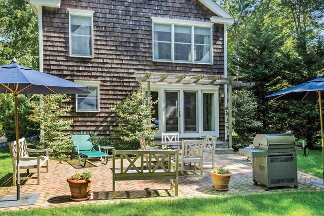 Foto del edificio - 49 Hedge Row Ln