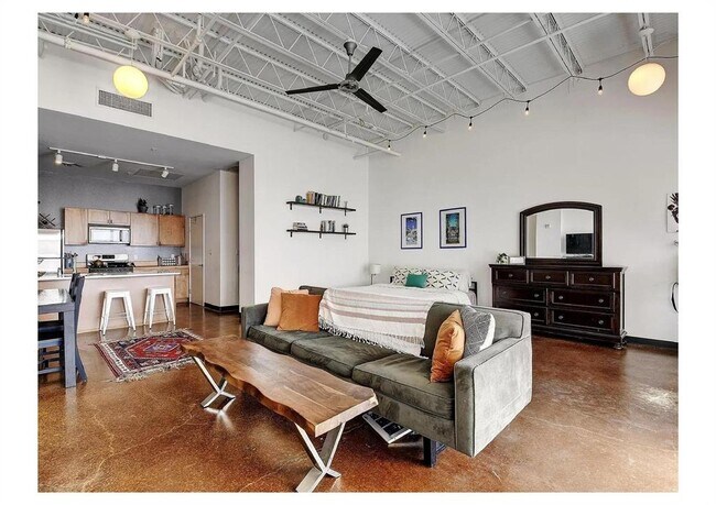 Foto del edificio - 2401 E 6th St