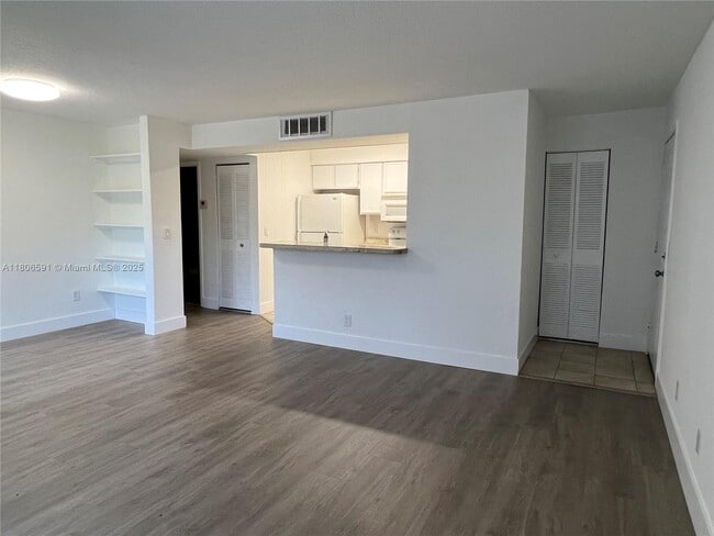 Building Photo - 1267 SW 46th Ave