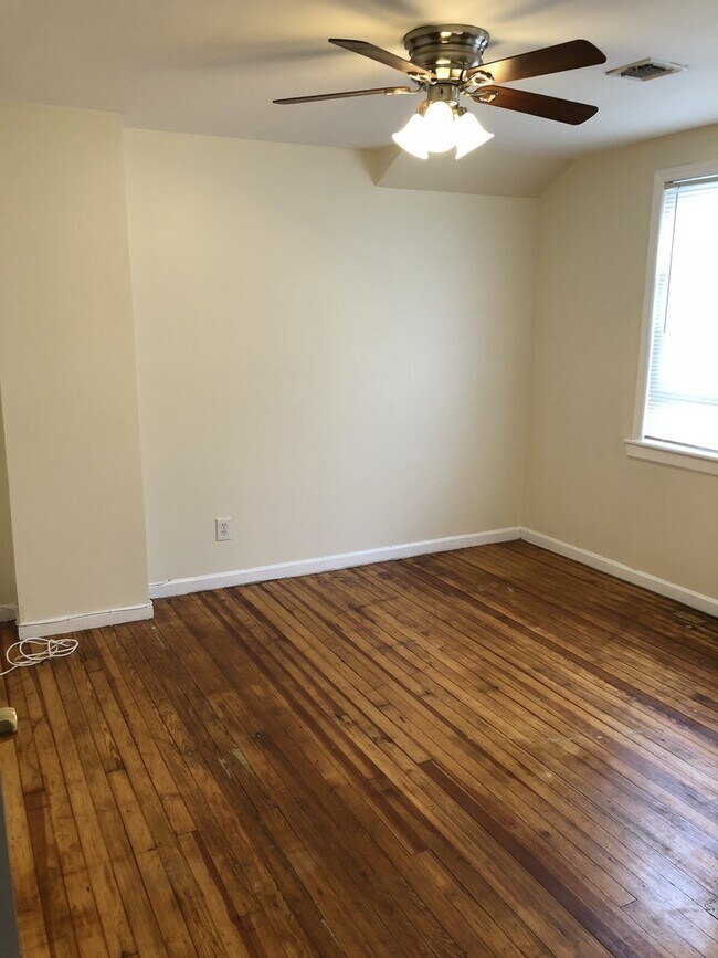 Foto del edificio - 64 Cedar Ave