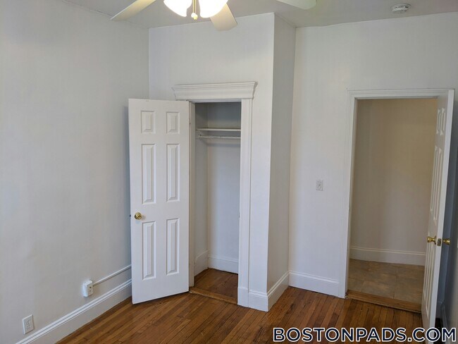 Building Photo - 151 Park Dr