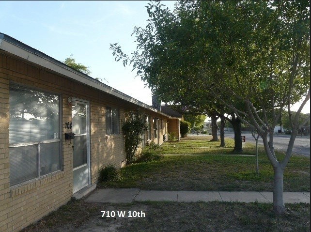 Building Photo - 710 W 10th St