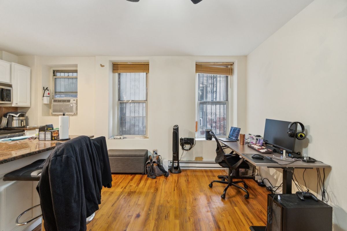 Building Photo - 318 Hudson St