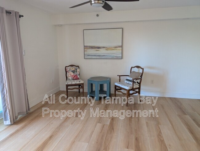 Foto del edificio - 7430 Sunshine Skyway Ln S