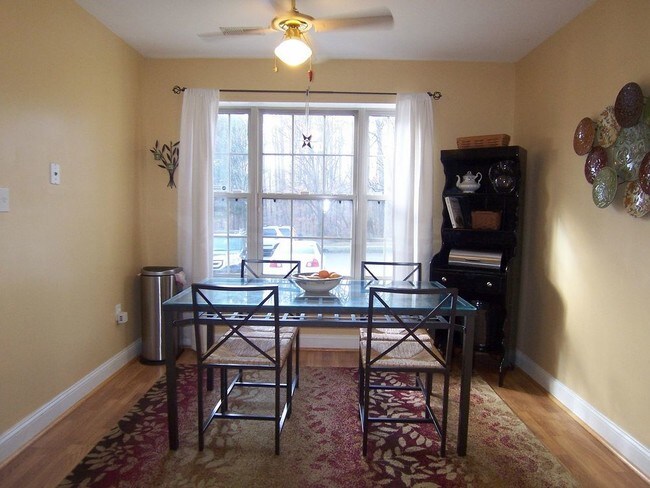 Foto del edificio - 9322 Town Place Dr