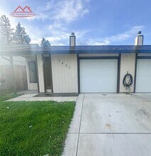 Building Photo - 5457-5459 E Knoll Dr