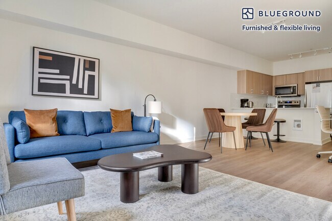 Building Photo - 11000 NE 10th St