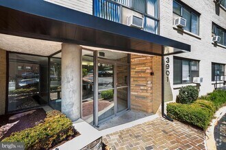 Building Photo - 3901 Tunlaw Rd NW