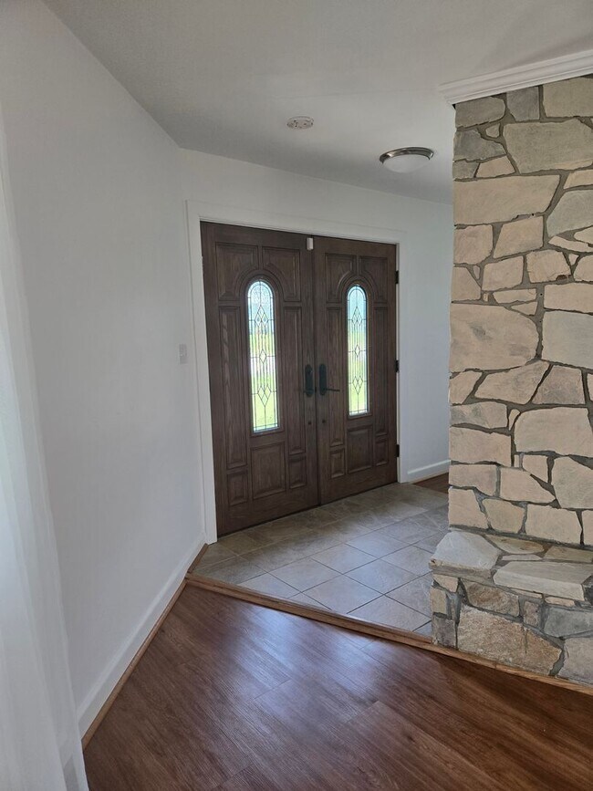 Building Photo - Stunning Waterfront Property in Virginia B...