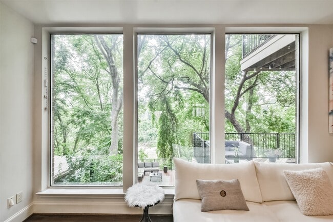 Foto del edificio - 4736 Post Oak Timber Dr