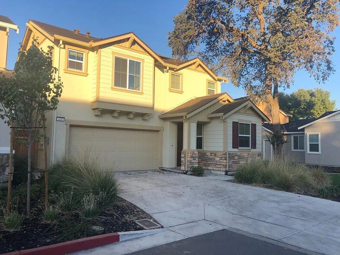 Building Photo - 4457 Orchard Ct