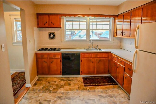 Building Photo - 2233 Private Dr