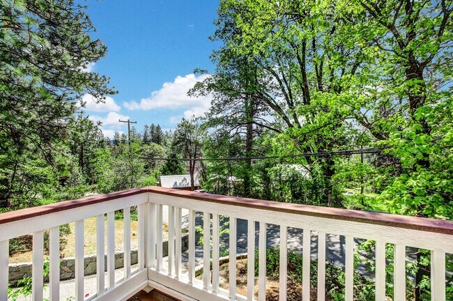 Foto del edificio - 612 Chief Kelly Dr