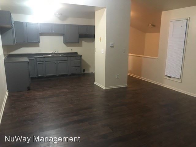 Primary Photo - 2 br, 1 bath House - 1109 East Oak Dr